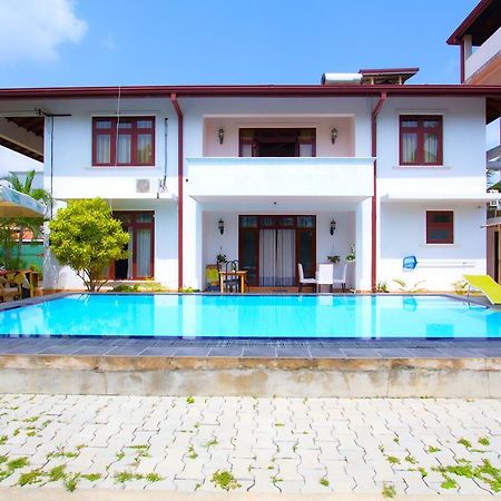 The Blue Beach Guesthouse Negombo Zewnętrze zdjęcie