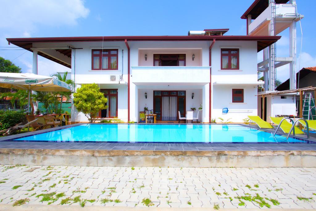 The Blue Beach Guesthouse Negombo Zewnętrze zdjęcie
