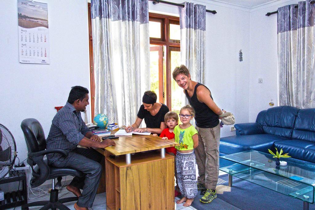 The Blue Beach Guesthouse Negombo Zewnętrze zdjęcie